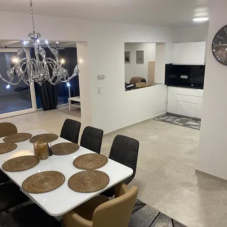 Ganzes Haus Mit Wunderschoenem Garten 7 Personen